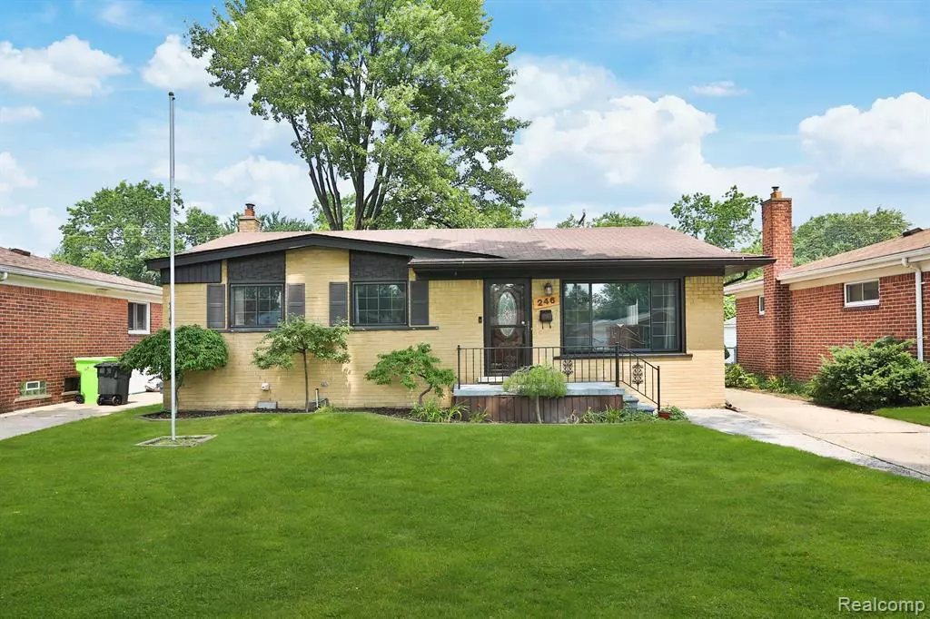 Madison Heights, MI 48071,246 ROYAL PARK Lane