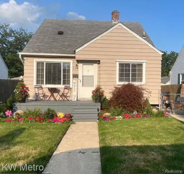 203 DETROIT Street, Trenton, MI 48183