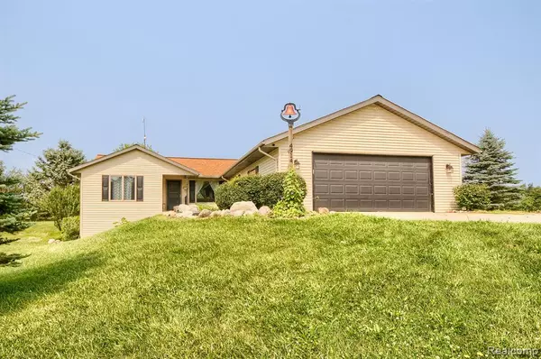 4914 SCHOTT Road, Mayville Vlg, MI 48744
