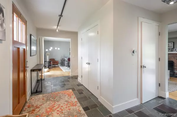 Beverly Hills, MI 48025,30655 PEBBLESTONE