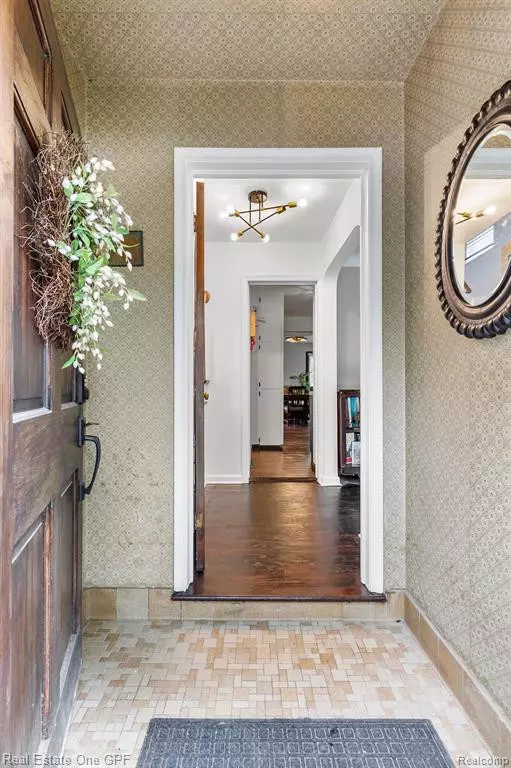 Grosse Pointe Woods, MI 48236,1456 VERNIER Road