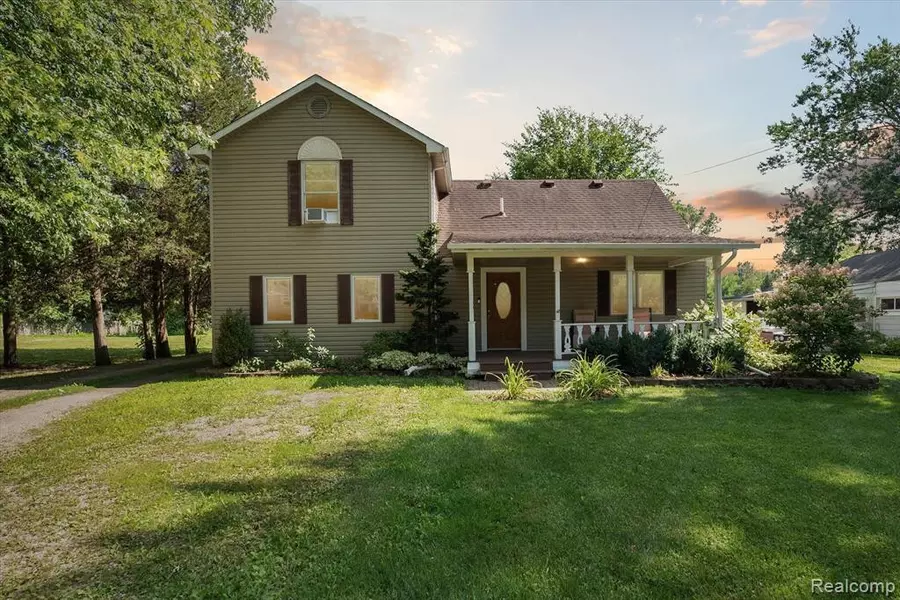 29043 GRIX Road, New Boston, MI 48164