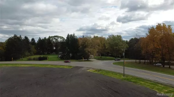 South Lyon, MI 48178,000 SILVER LAKE Road
