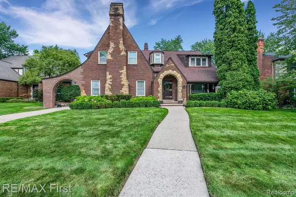 Grosse Pointe Park, MI 48230,938 BEDFORD