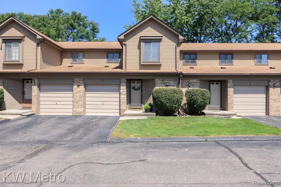 18674 W 13 MILE Road, Beverly Hills, MI 48025