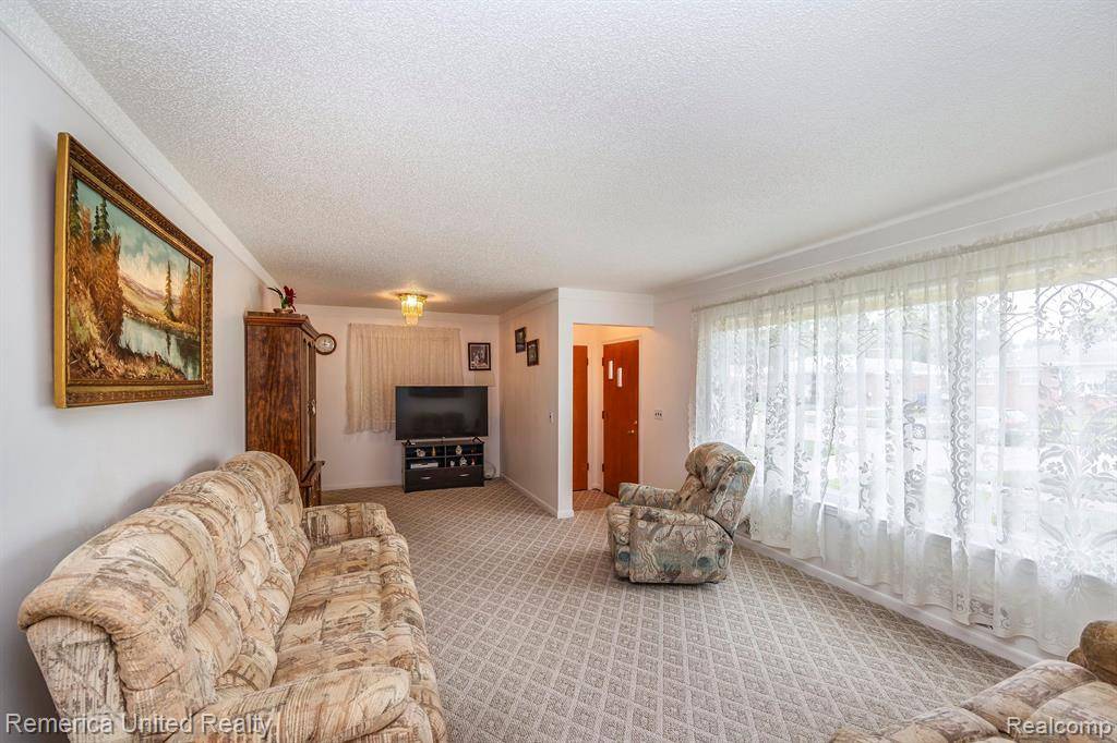 Dearborn Heights, MI 48127,25935 WARRINGTON Street