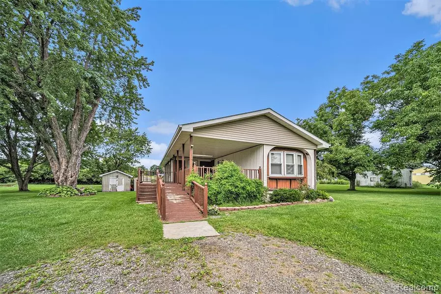 1080 S COUNTRY, Lennon Vlg, MI 48449