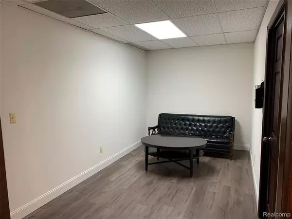 Keego Harbor, MI 48320,1899 ORCHARD LAKE Road