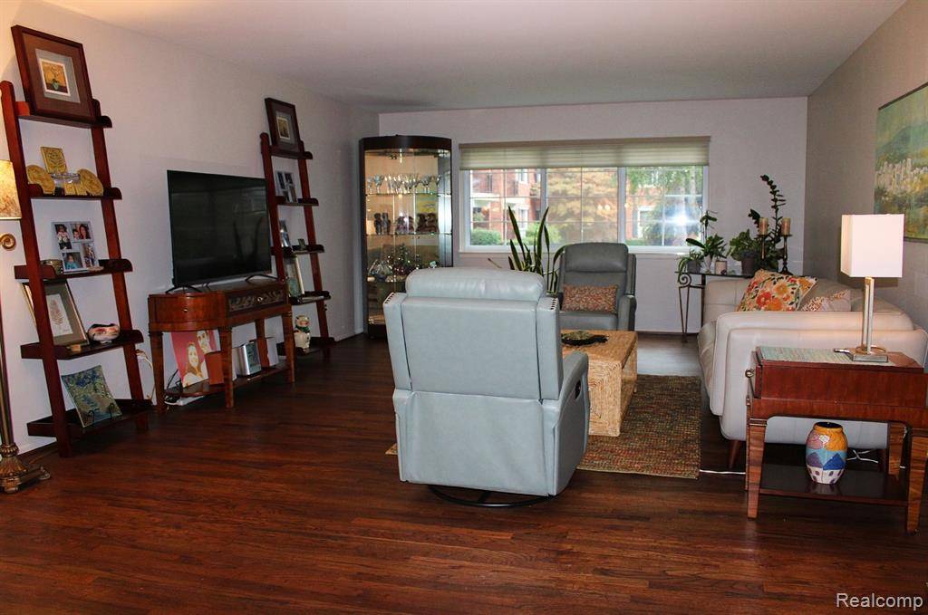Bloomfield Hills, MI 48304,1761 HUNTINGWOOD Lane
