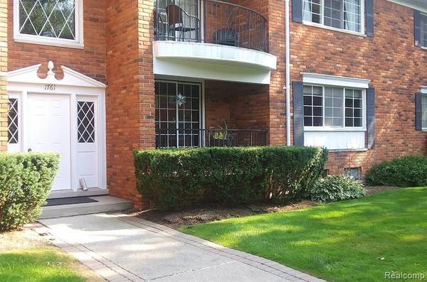1761 HUNTINGWOOD Lane, Bloomfield Hills, MI 48304