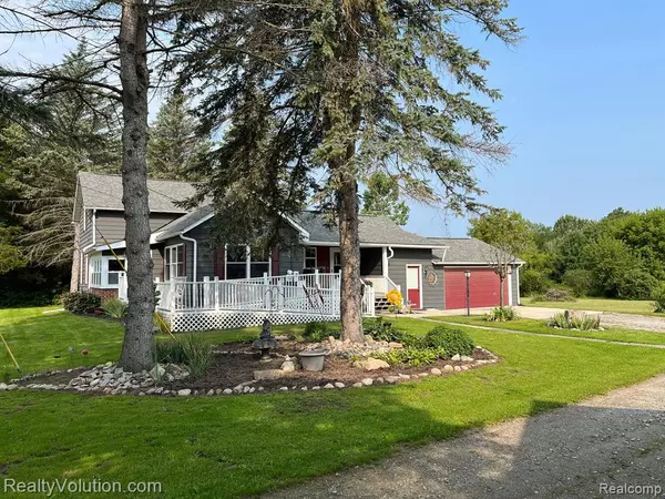 Lapeer, MI 48446,520 DAVIS LAKE Road