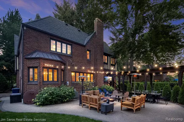 Grosse Pointe Park, MI 48230,872 BALFOUR Street