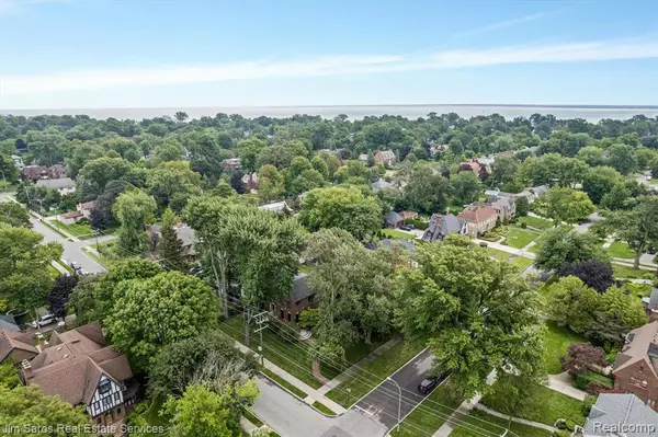 Grosse Pointe Park, MI 48230,872 BALFOUR Street
