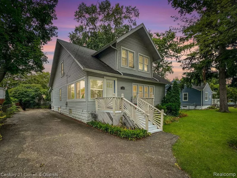 2439 WILLOW BEACH Street, Keego Harbor, MI 48320