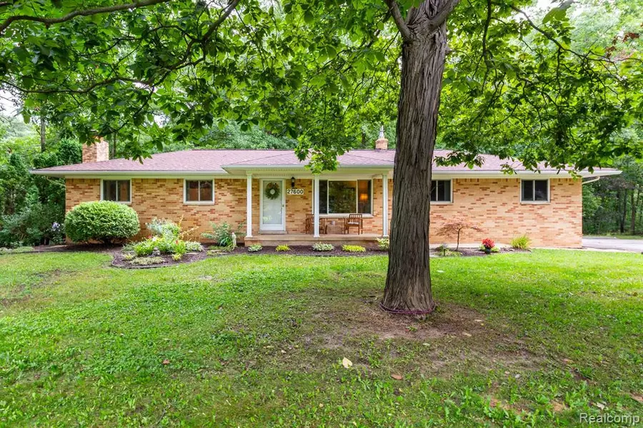 27600 Martindale Road, New Hudson, MI 48165