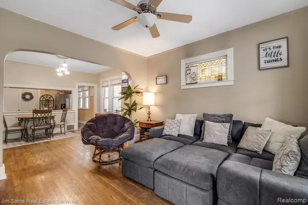 Grosse Pointe, MI 48230,1128 WAYBURN Street