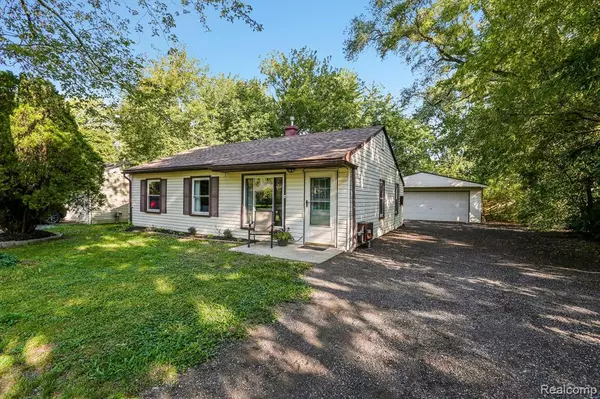 Auburn Hills, MI 48326,2887 EDNA JANE Drive