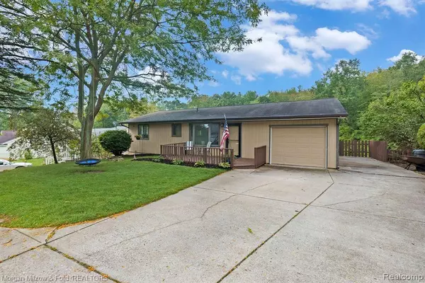 9045 SHERWOOD Drive, Davisburg, MI 48350