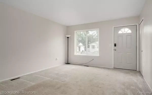 Madison Heights, MI 48071,62 W BARRETT Avenue