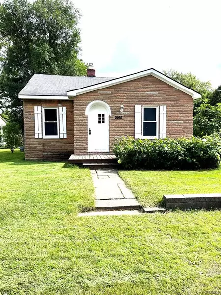 2165 GREER Boulevard, Keego Harbor, MI 48320