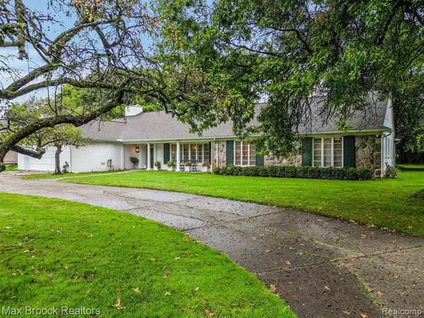 Franklin, MI 48025,27490 LAKEHILLS Drive