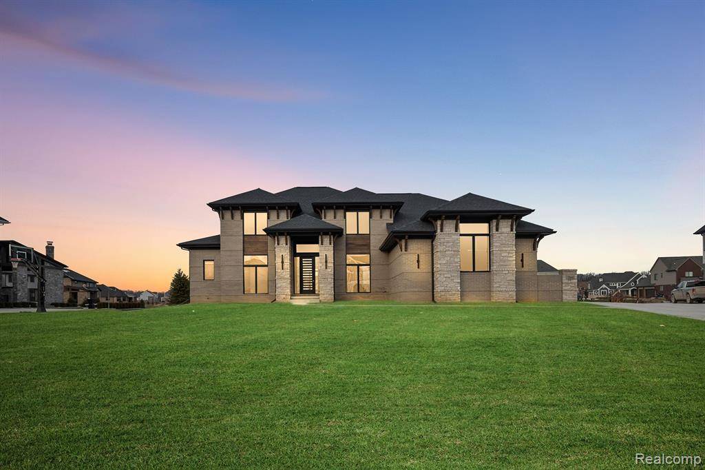 3818 ROYAL BERKSHIRE Lane, Oakland, MI
