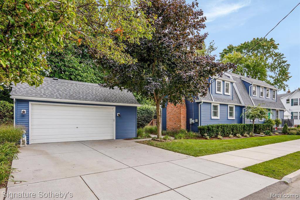Grosse Pointe Farms, MI 48236,394 KERCHEVAL Avenue