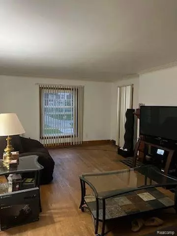 Detroit, MI 48219,16818 GLASTONBURY Road