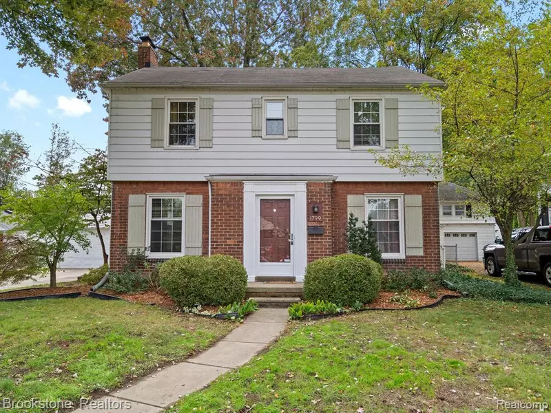 1799 HOLLYWOOD Avenue, Grosse Pointe Woods, MI 48236
