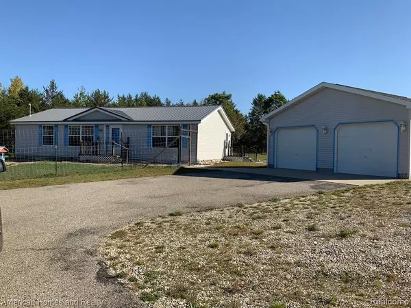 Roscommon, MI 48653,10353 CHASE BRIDGE Road