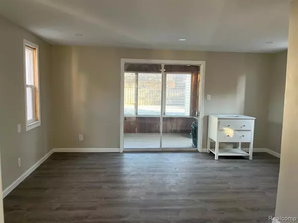 Detroit, MI 48219,16534 GREENVIEW Avenue