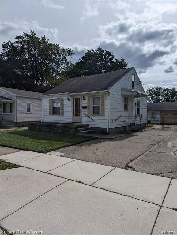 63 W DALLAS Avenue, Madison Heights, MI 48071