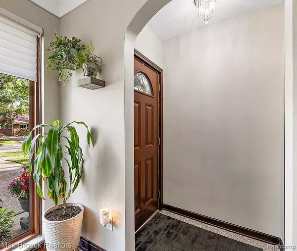 Beverly Hills, MI 48025,31079 E RUTLAND Street