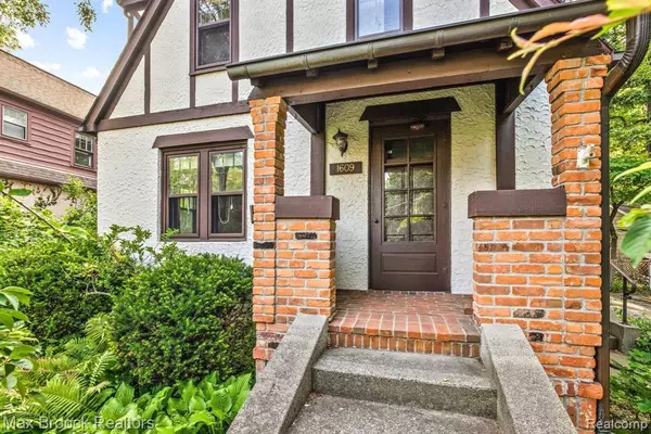 Sylvan Lake, MI 48320,1609 Inverness Street