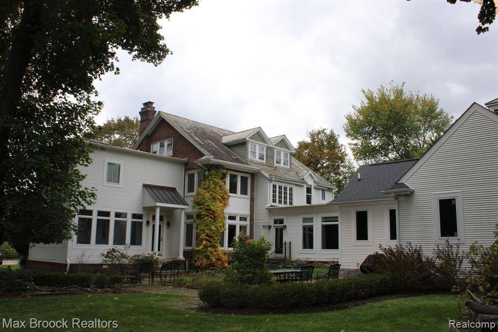 Bloomfield Hills, MI 48304,5165 LONGMEADOW Road