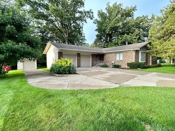 26333 COLERIDGE Street, Harrison Township, MI