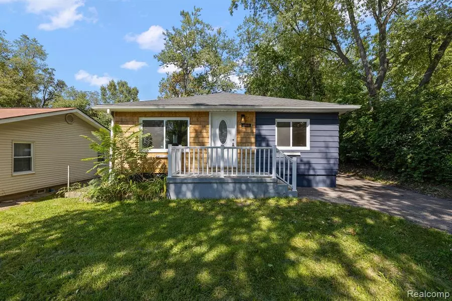 2061 GALLOWAY Street, Auburn Hills, MI 48326
