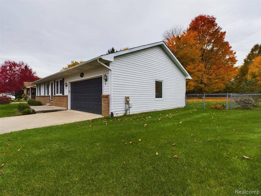 Lapeer, MI 48446,727 LAMOREAUX Drive