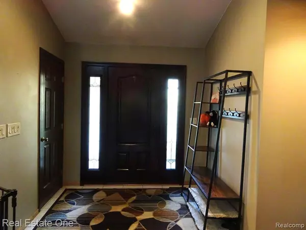 Lake Orion, MI 48362,713 FAIRLEDGE Street