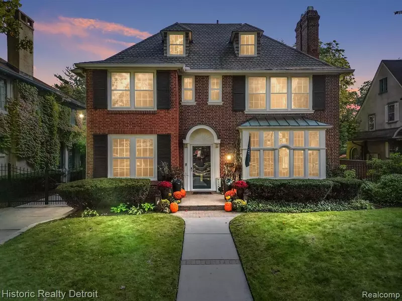2924 IROQUOIS Street, Detroit, MI 48214
