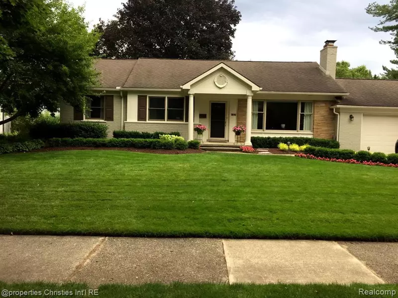 18245 BUCKINGHAM Avenue, Beverly Hills, MI 48025