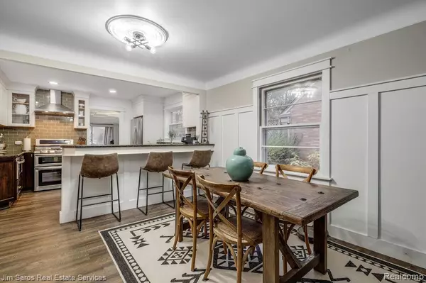 Grosse Pointe Woods, MI 48236,1219 HAWTHORNE Road