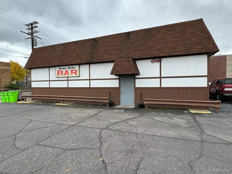 10661 W JEFFERSON Avenue, River Rouge, MI 48218
