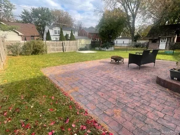 Huntington Woods, MI,10088 HART Avenue