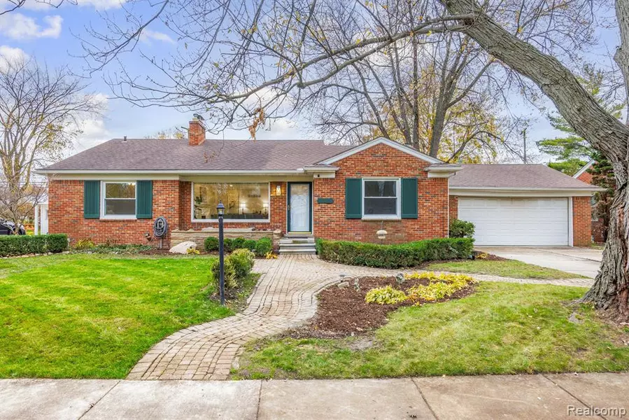 1337 TORREY Road, Grosse Pointe Woods, MI 48236