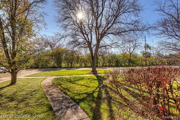 Beverly Hills, MI 48025,17320 Beverly Road