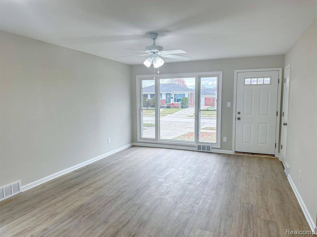 Roseville, MI 48066,28339 HOLLYWOOD Street