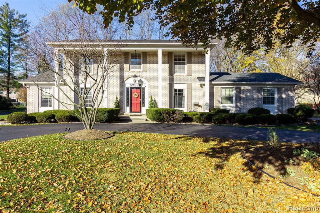 32000 BALMORAL Drive, Livonia, MI 48154