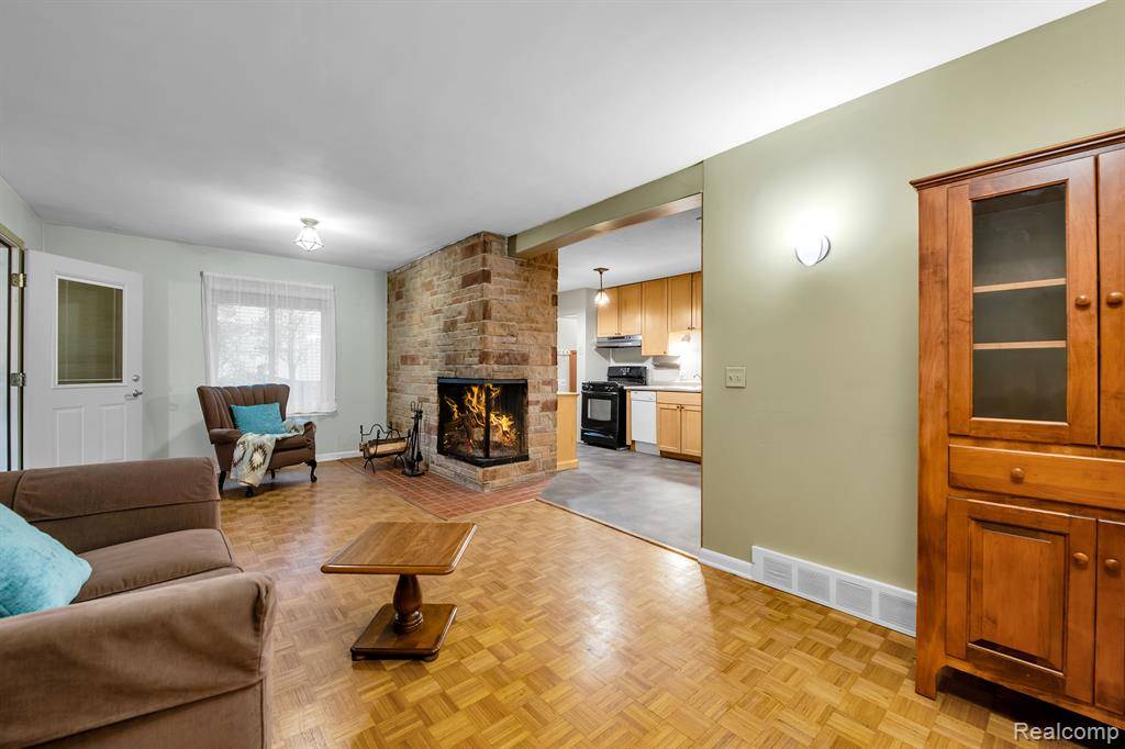 Royal Oak, MI 48067,907 MAXWELL Avenue
