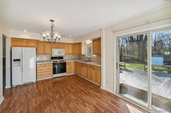 New Boston, MI 48164,29035 VAN HORN Road